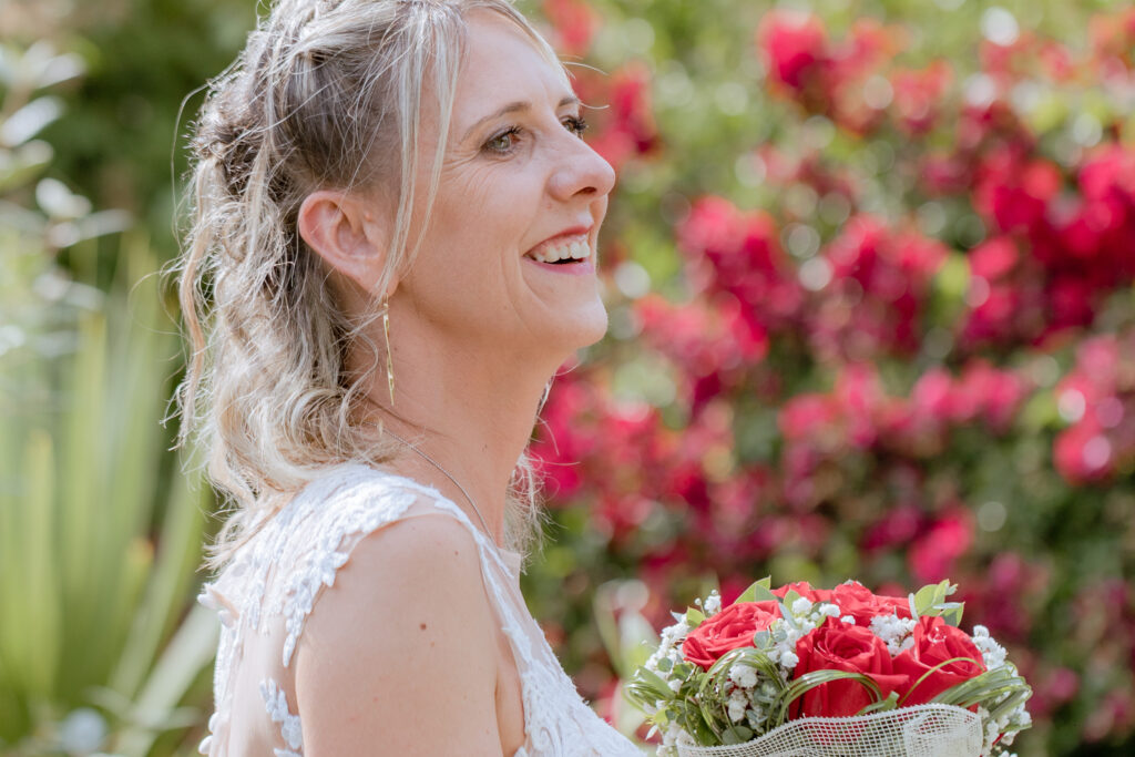 Détail poétique de la mariée, photographie de mariage fine art par Auxie Boivin.