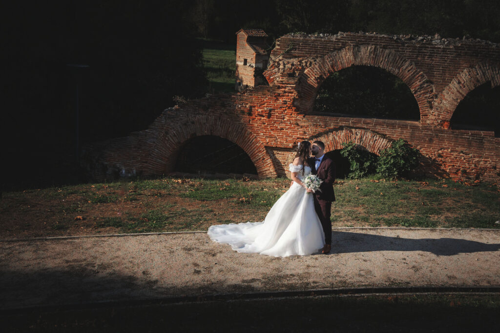 Détail poétique des mariées, photographie de mariage fine art a Negrepelisse par Auxie Boivin.