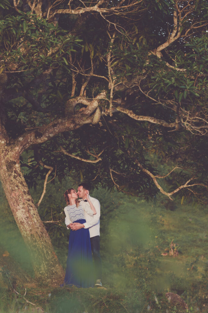 séance fiançailles est un reportage photo couple qui se déroule quelques semaines avant votre union dans un lieu important pour vous